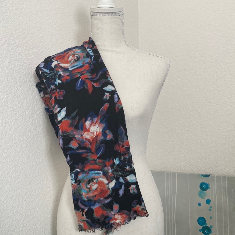 Soft Colorful Rose Pattern Scarf - Picture 2 of 4